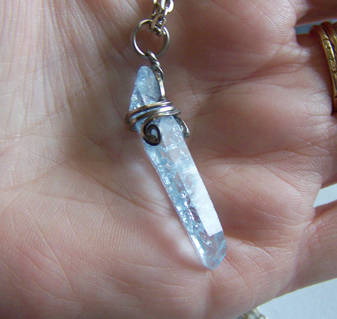 Crystal 2025 point pendant