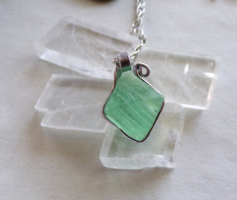 Genuine Fluorite Octahedron Pendant w/ Necklace 22 Silver Plated Singapore  / E