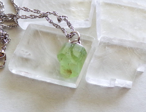 Green Peridot Natural Gemstone Crystal Point Necklace Pendant – My Mystic  Gems